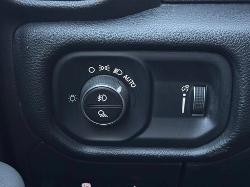 Used 2020 RAM 1500 Big Horn AWD/4WD image 34