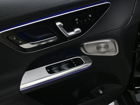 New 2026 Mercedes-Benz GLB 250 image 8