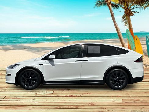 Used 2024 Tesla Model X image 3