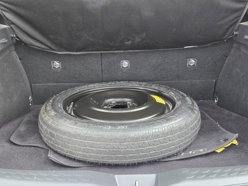 Used 2021 Toyota C-HR XLE FWD image 31