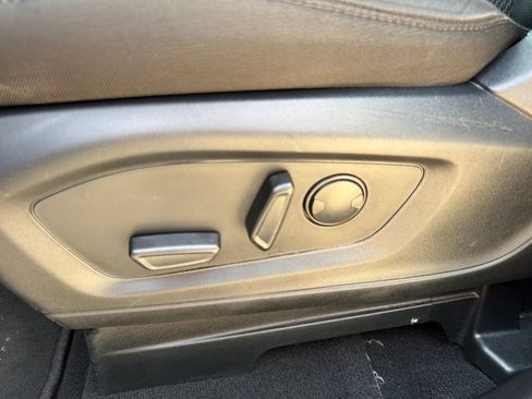 Used 2024 Ford Explorer XLT AWD/4WD image 26