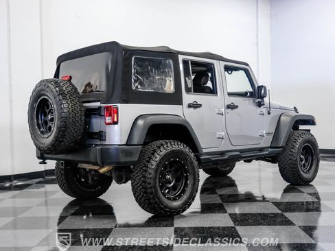 Used 2015 Jeep Wrangler Unlimited Rubicon w/ Connectivity Group image 12
