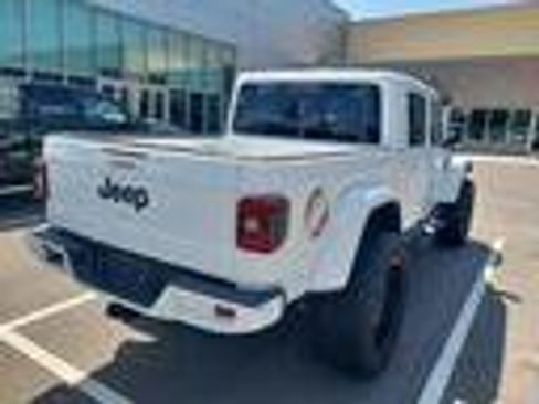 Used 2022 Jeep Gladiator Overland AWD/4WD image 5
