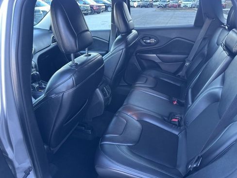 Used 2019 Jeep Cherokee Latitude Plus w/ Cold Weather Group image 11