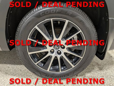 Used 2018 Toyota Highlander SE image 10