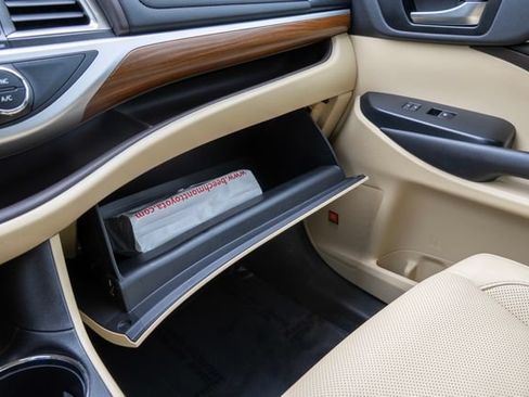 Used 2019 Toyota Highlander Limited FWD image 42