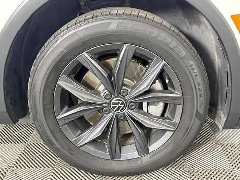 Used 2023 Volkswagen Tiguan SE FWD image 30