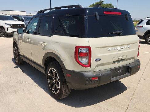Certified 2025 Ford Bronco Sport Outer Banks w/ Outer Banks Tech Package+ AWD/4WD image 2