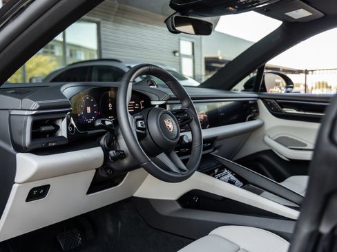 Used 2025 Porsche Macan 4 Electric AWD/4WD image 4