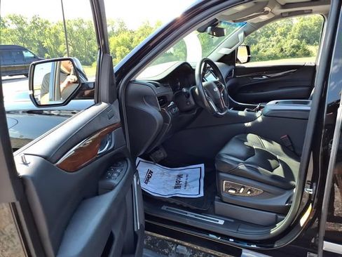 Used 2020 Cadillac Escalade Premium Luxury AWD/4WD image 20