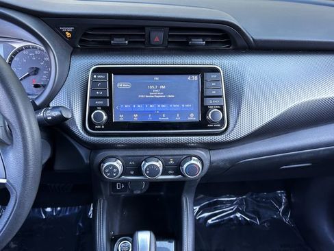 Used 2018 Nissan Kicks S image 17