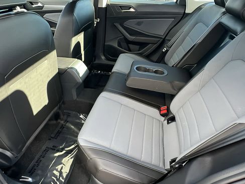 Used 2025 Volkswagen Jetta SE image 24