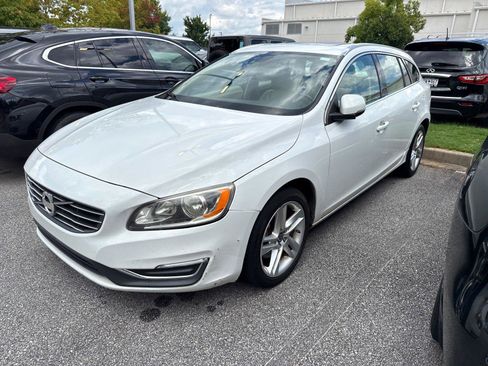Used 2015 Volvo V60 T5 Premier Plus FWD image 2