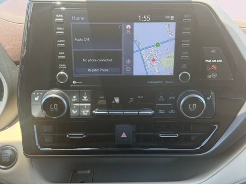 Used 2022 Toyota Highlander XLE FWD image 14