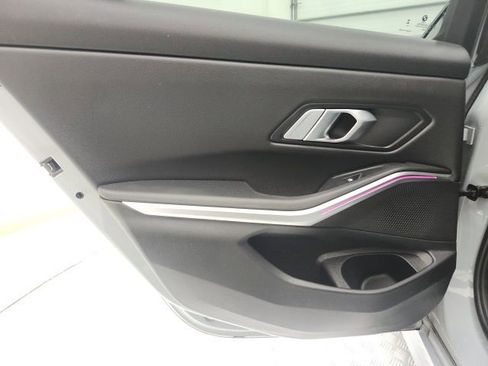 Used 2023 BMW 330i Sedan w/ M Sport Package image 9