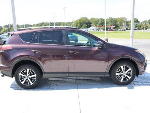 Used 2018 Toyota RAV4 XLE AWD/4WD image 6