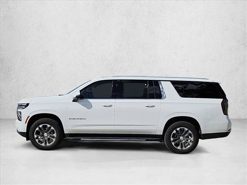 Used 2025 Chevrolet Suburban LT w/ Advanced Technology Package RWD image 8