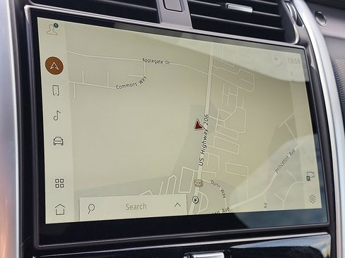 New 2025 Land Rover Discovery Dynamic SE image 16