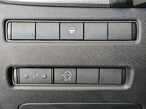 Used 2023 Nissan Rogue SV image 30