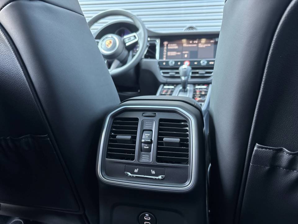 Certified 2026 Porsche Macan AWD/4WD image 24