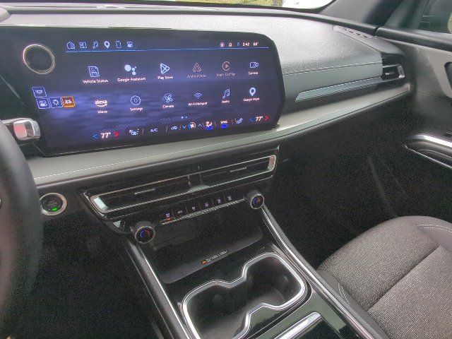 Used 2024 Chevrolet Traverse LT FWD image 17