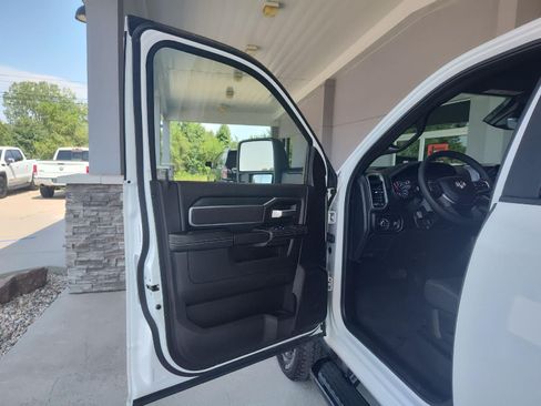 Used 2025 RAM 2500 Big Horn AWD/4WD image 13