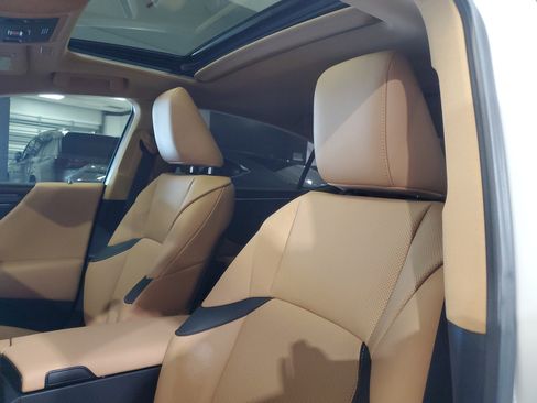 Used 2025 Lexus ES 300h w/ Premium Package image 19