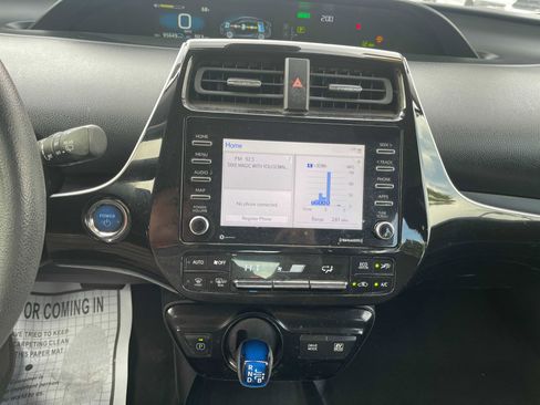Used 2021 Toyota Prius LE image 18