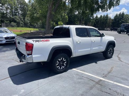 Used 2017 Toyota Tacoma TRD Off-Road w/ Tow Package (A/T) AWD/4WD image 3