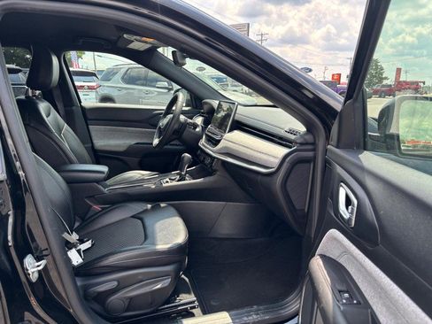 Used 2024 Jeep Compass Latitude AWD/4WD image 11