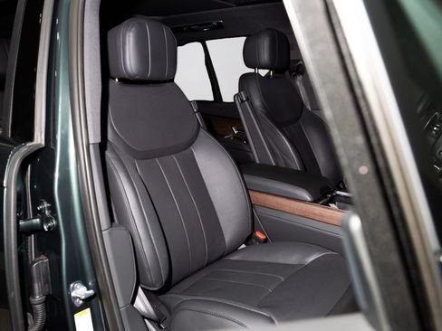 Used 2025 Land Rover Range Rover SE AWD/4WD image 31