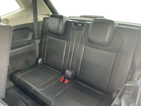 Used 2020 Volkswagen Tiguan SE w/ Panoramic Sunroof Package FWD image 21