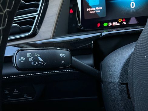 Used 2025 Volkswagen Atlas SE image 39