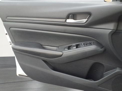 Used 2025 Nissan Altima 2.5 SV FWD image 18
