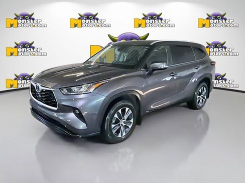 Used 2024 Toyota Highlander XLE image 1