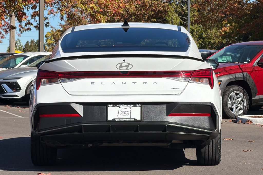 Certified 2025 Hyundai Elantra SEL w/ Cargo Package FWD image 9