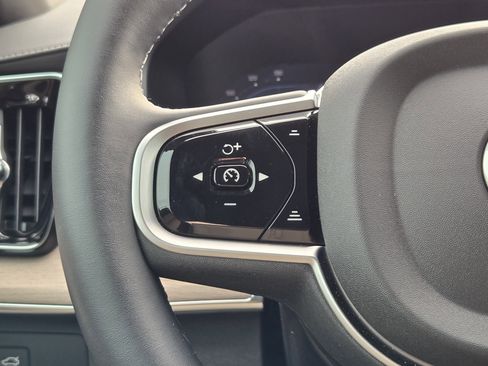 New 2025 Volvo XC90 B6 Core w/ Protection Package Premier image 37