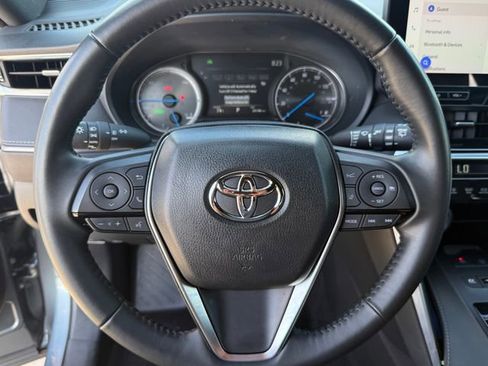 Used 2024 Toyota Venza AWD/4WD image 17