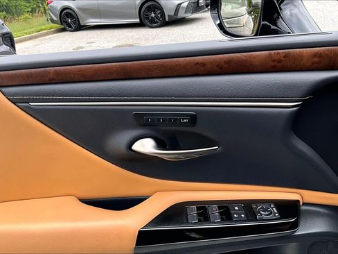 Used 2022 Lexus ES 350 w/ Premium Package FWD image 22