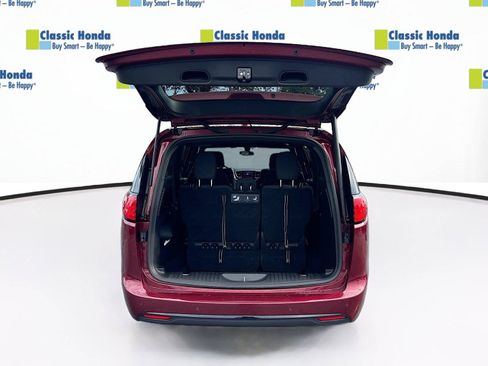 Used 2019 Chrysler Pacifica Touring Plus w/ S Appearance Package FWD image 29