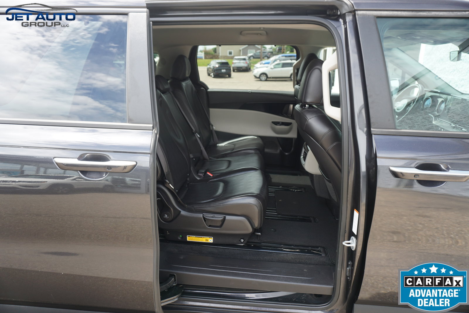 Used 2023 Kia Carnival EX FWD image 23