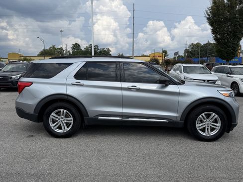 Used 2023 Ford Explorer XLT w/ Equipment Group 202A RWD image 11