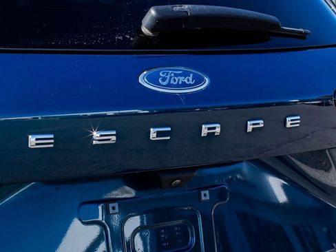 Used 2020 Ford Escape SE image 10