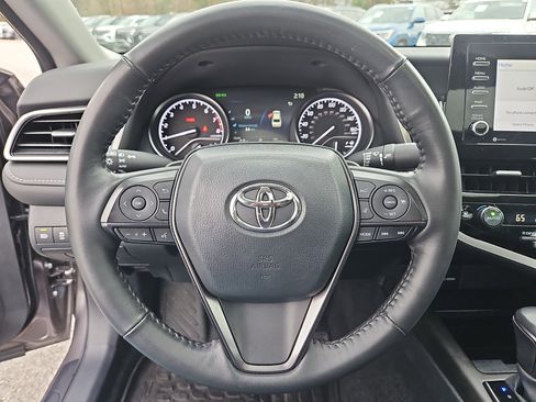 Used 2024 Toyota Camry SE image 17