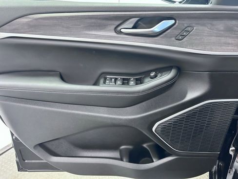 New 2026 Jeep Grand Cherokee L Limited AWD/4WD image 4