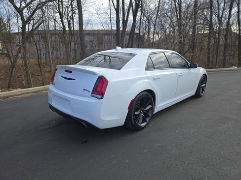 Used 2023 Chrysler 300 C image 3
