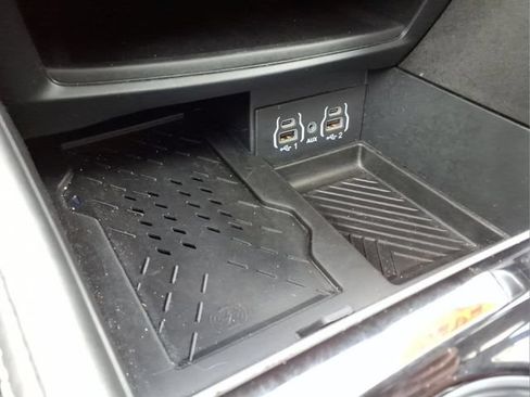 Used 2025 Chrysler Pacifica Limited FWD image 22