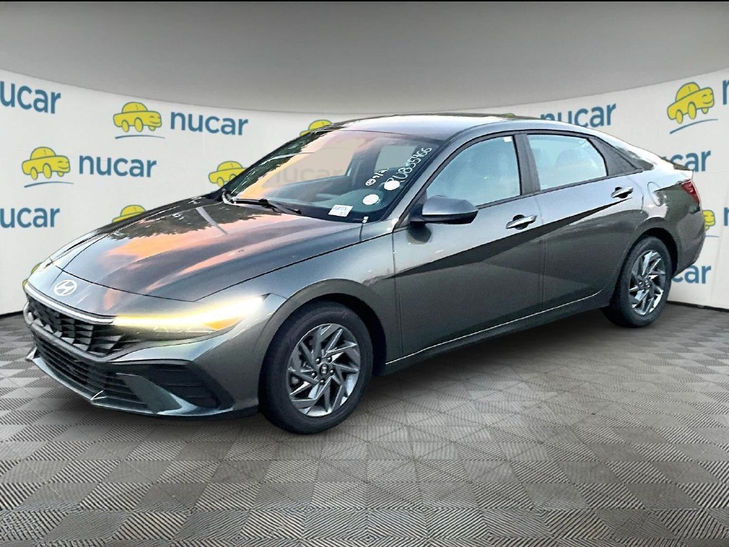 Used 2024 Hyundai Elantra SEL FWD image 3