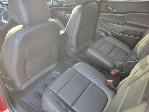 Used 2023 GMC Acadia SLT w/ Elevation Edition image 14