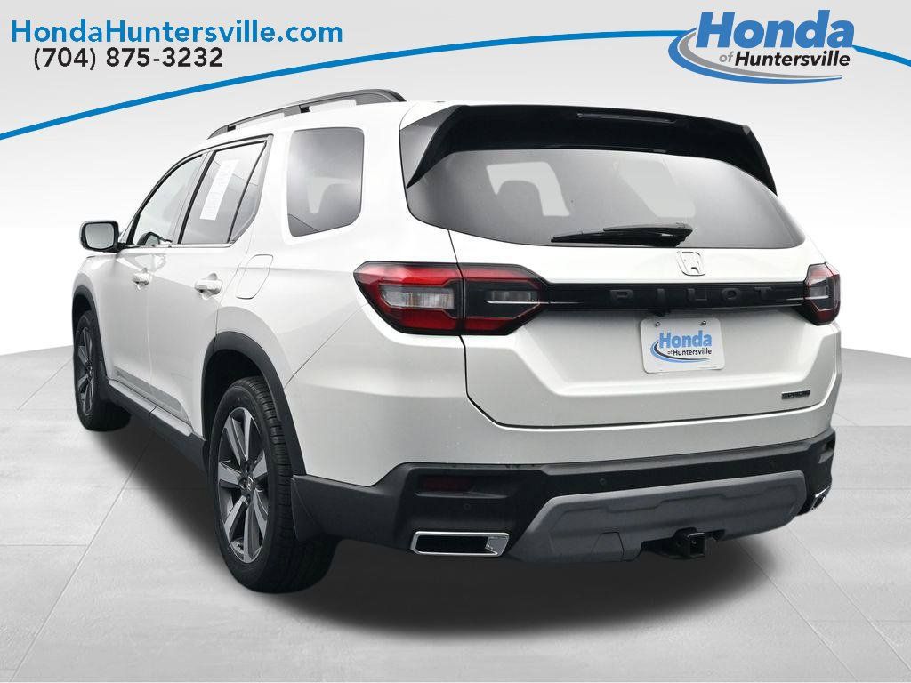 Used 2025 Honda Pilot Touring image 6